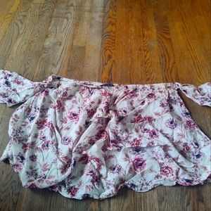 LIKE NEW American Eagle Cold Shoulder Top